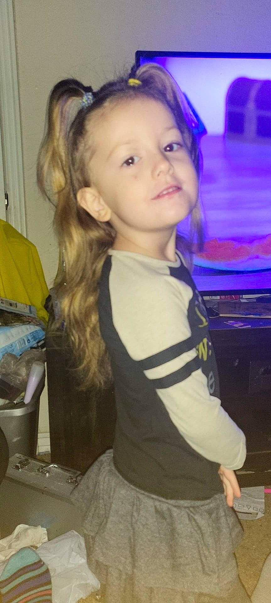 Serenity is registered to the contest to win money with this photo: black_hair, blond, cheek, child, chin, cool, electric_blue, eyebrow, eyelash, flash_photography, fun, hairstyle, head, iris, lip, long_hair, organ, person, skin, smile