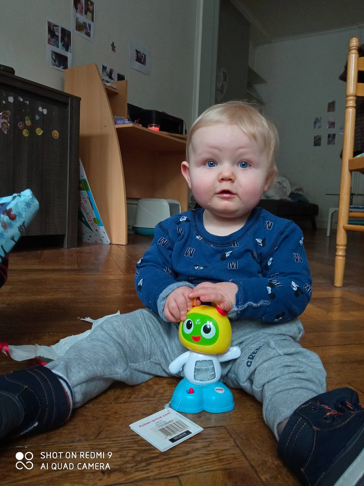 Solan participe au concours pour gagner de l'argent avec cette photo : baby, baby_playing_with_toys, baby_toddler_clothing, cheek, child, eye, flooring, fun, head, iris, joint, person, photograph, play, product, sitting, skin, smile, standing, toddler