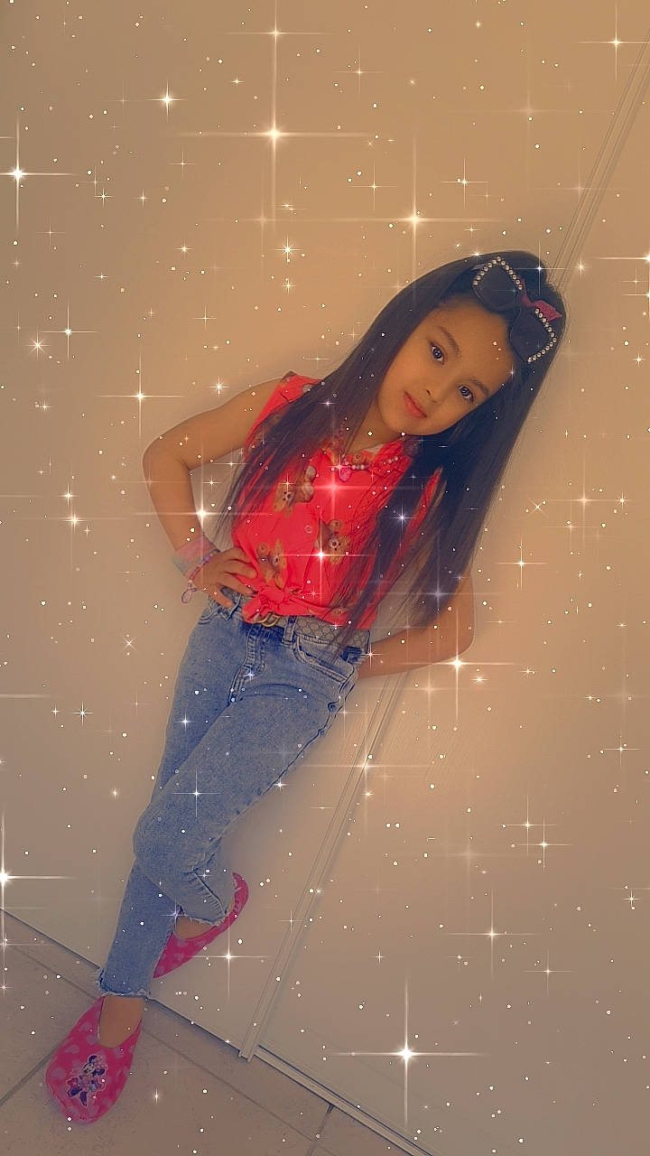 Anissa participe au concours pour gagner de l'argent avec cette photo : black_hair, cool, entertainment, event, fashion_design, flash_photography, fun, hairstyle, human_leg, leg, long_hair, pattern, person, snow, standing, textile, thigh, tints_and_shades, trunk, waist