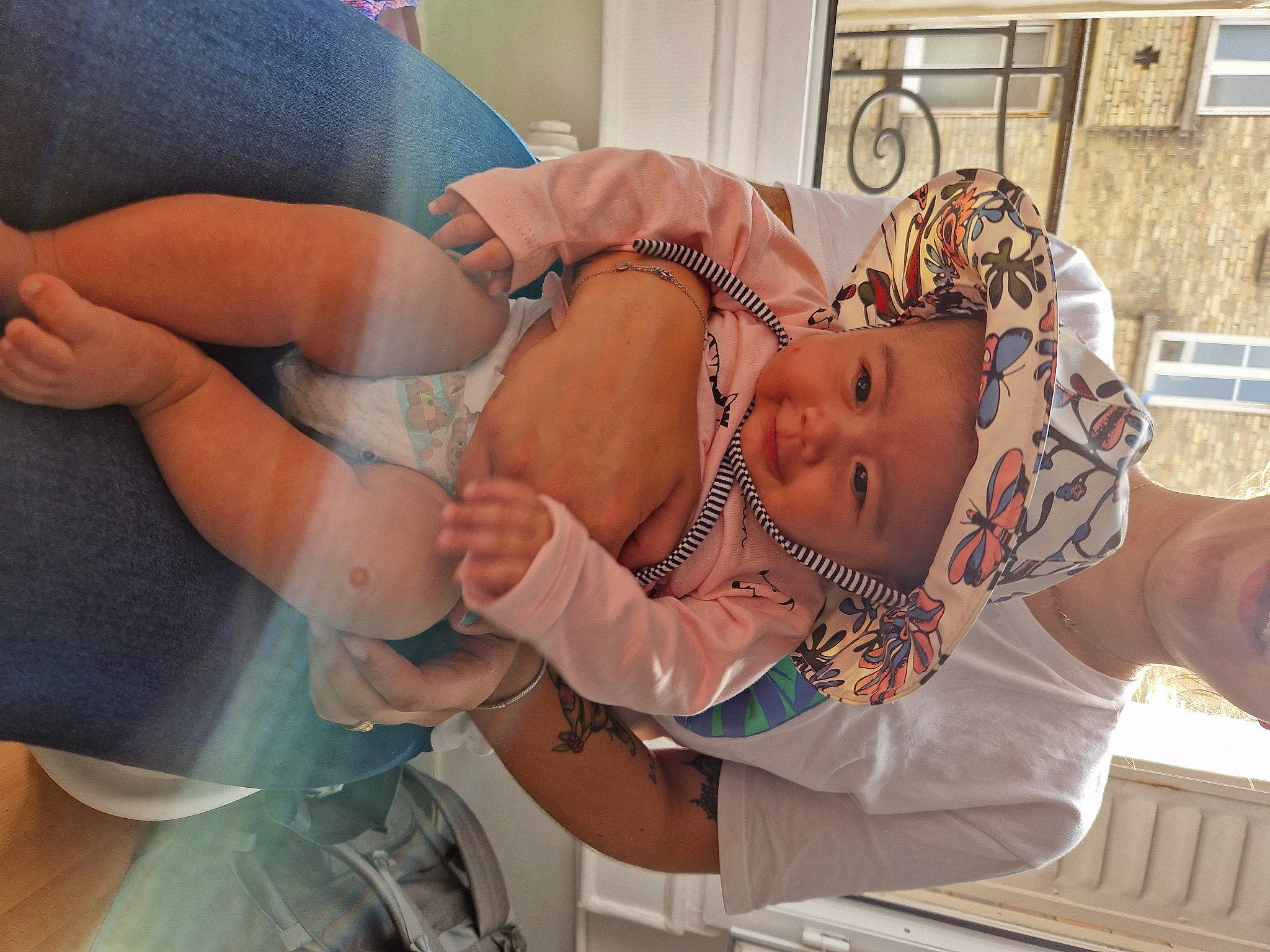 Giulia a rejoint le concours — aidez-le/la à gagner de superbes lots ! abdomen, arm, chest, child, comfort, elbow, event, flesh, fun, hand, happy, headwear, human_leg, jewellery, medical_procedure, patient, person, room, thigh, toddler