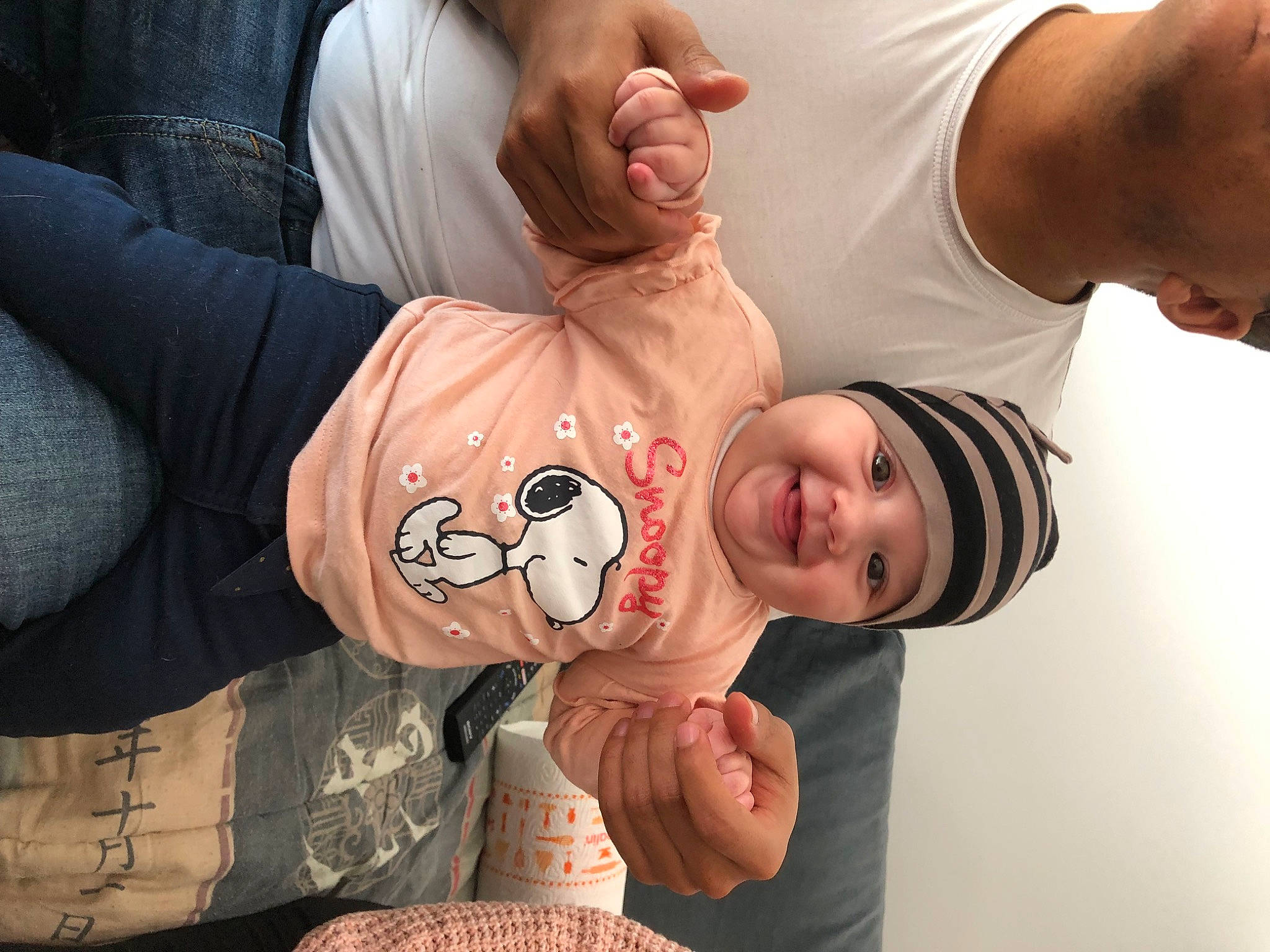 Freya a rejoint le concours — aidez-le/la à gagner de superbes lots ! baby, baby_toddler_clothing, cheek, child, comfort, event, finger, fun, fur, gesture, hand, happy, headwear, human_body, joy, love, mouth, person, playing_with_kids, sleeve