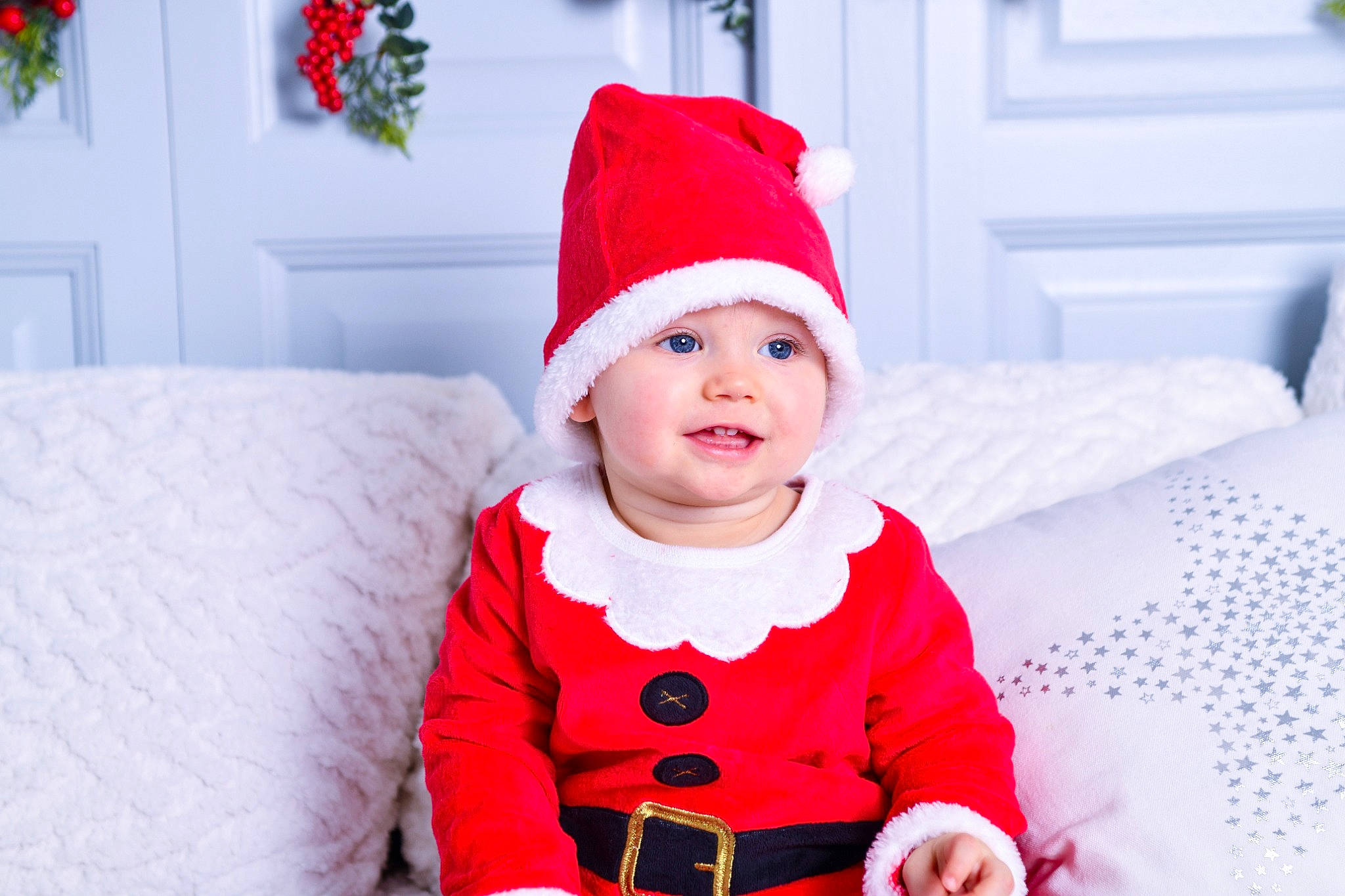 Thibault a rejoint le concours — aidez-le/la à gagner de superbes lots ! baby, baby_toddler_clothing, cap, child, costume_hat, event, eye, green, happy, hat, headwear, holiday, outerwear, pattern, person, pink, red, sleeve, smile, textile