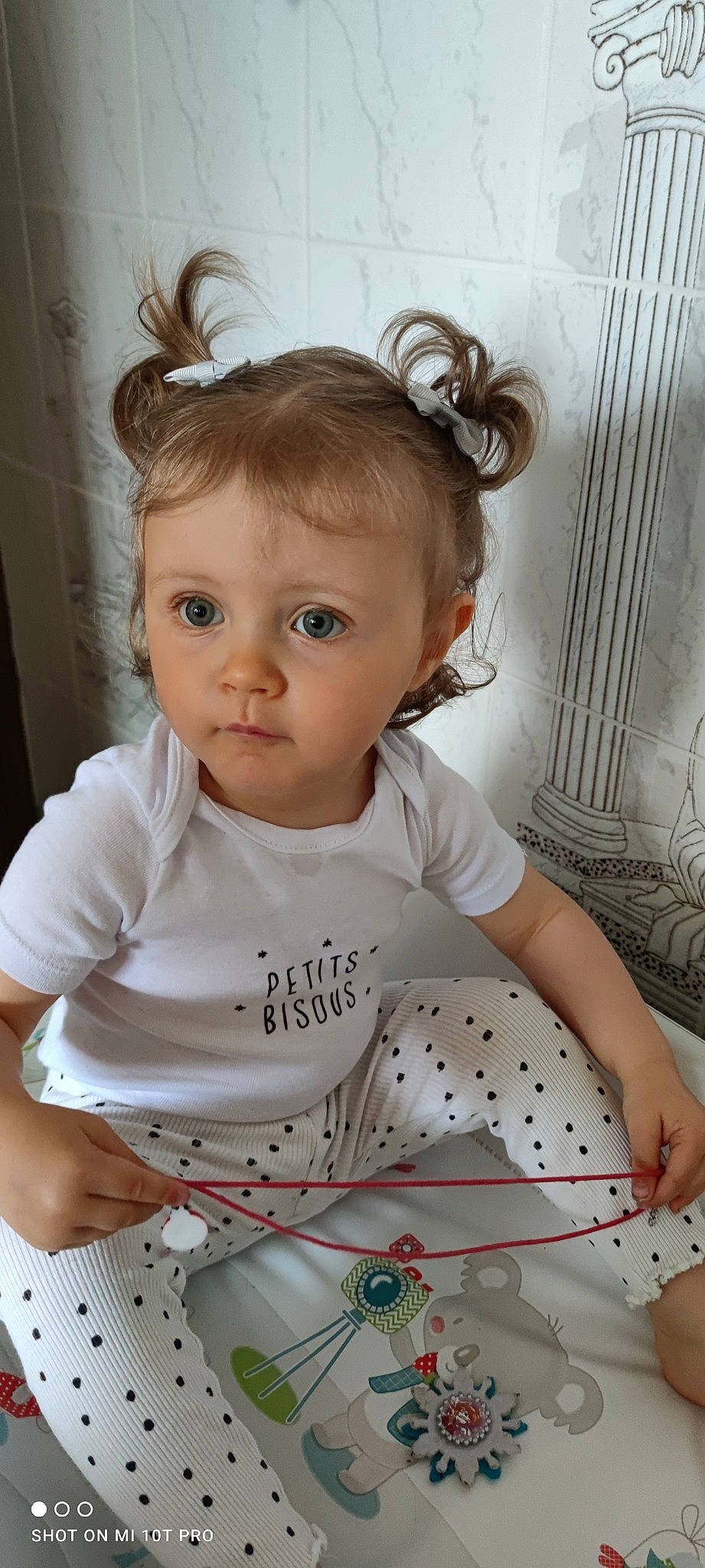 Rose-mary a rejoint le concours — aidez-le/la à gagner de superbes lots ! baby, baby_toddler_clothing, cheek, chin, eye, eyebrow, eyelash, facial_expression, hair, hairstyle, happy, head, iris, lip, neck, person, pink, skin, sleeve, toddler