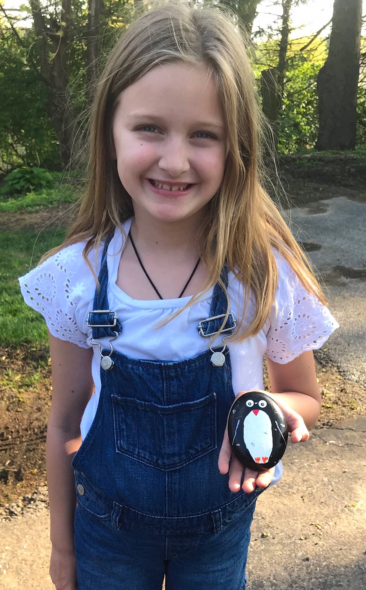 Sara is registered to the contest to win money with this photo: baby_toddler_clothing, beauty, blond, child, electric_blue, facial_expression, grass, happy, jewellery, joint, joy, luggage_and_bags, neck, person, plant, recreation, shoulder, sleeve, smile, t_shirt