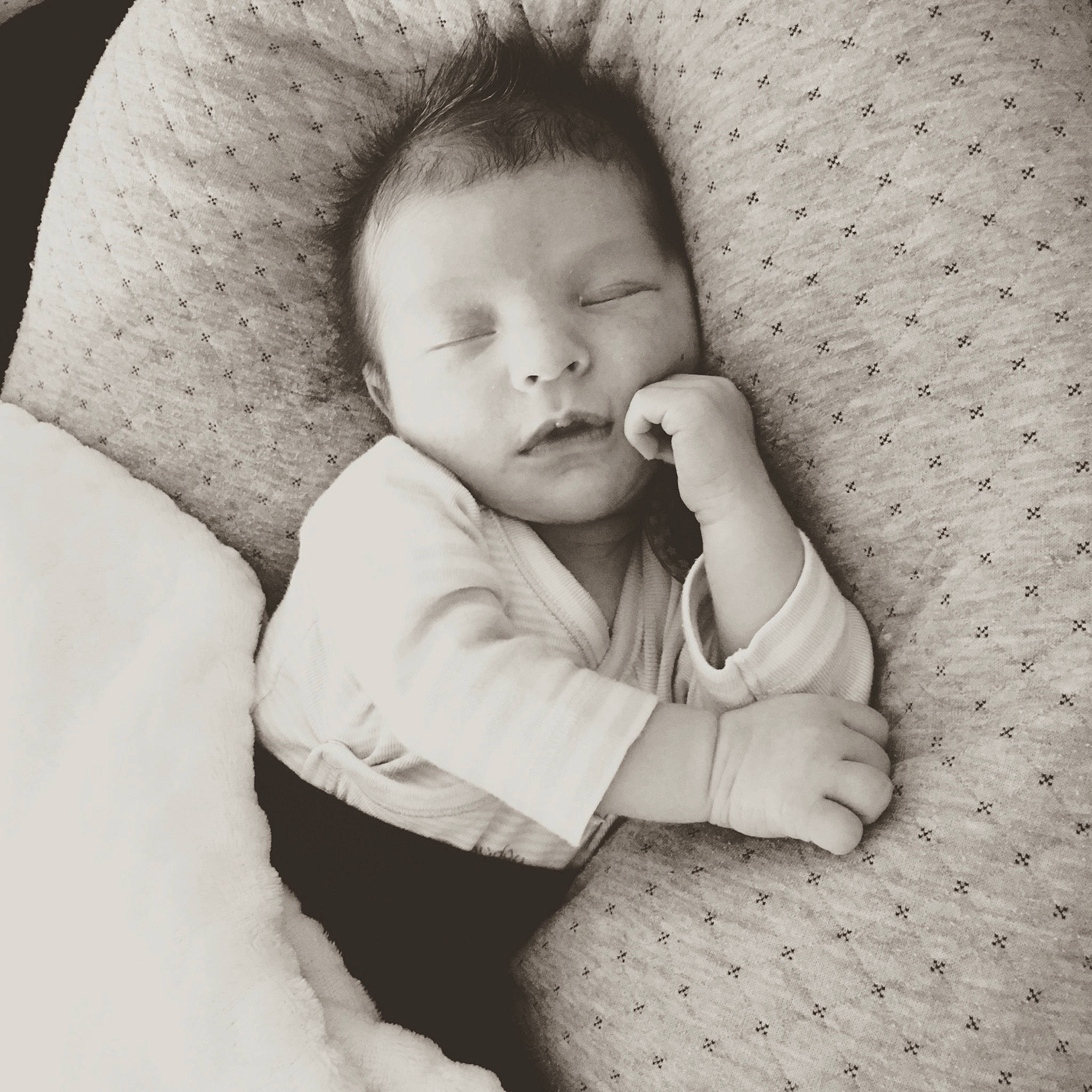 Ezio participe au concours pour gagner de l'argent avec cette photo : baby, beauty, black_and_white, cheek, child, eye, face, head, lip, monochrome, monochrome_photography, mouth, nose, person, photograph, photography, portrait_photography, skin, snapshot, toddler