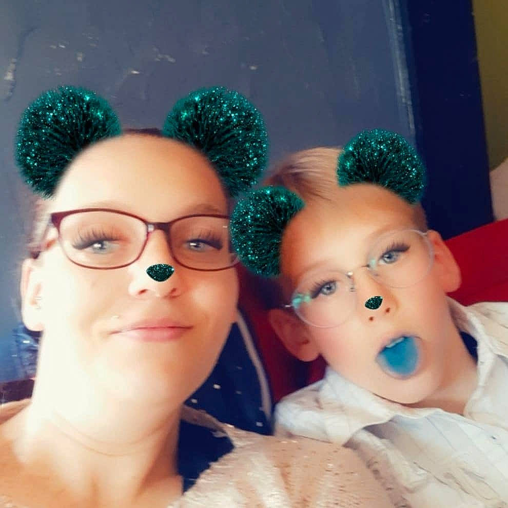 Lucas a rejoint le concours — aidez-le/la à gagner de superbes lots ! cheek, child, cool, ear, eye, eyebrow, face, forehead, fun, glasses, hair, hairstyle, head, joy, lip, nose, people, person, photography, selfie