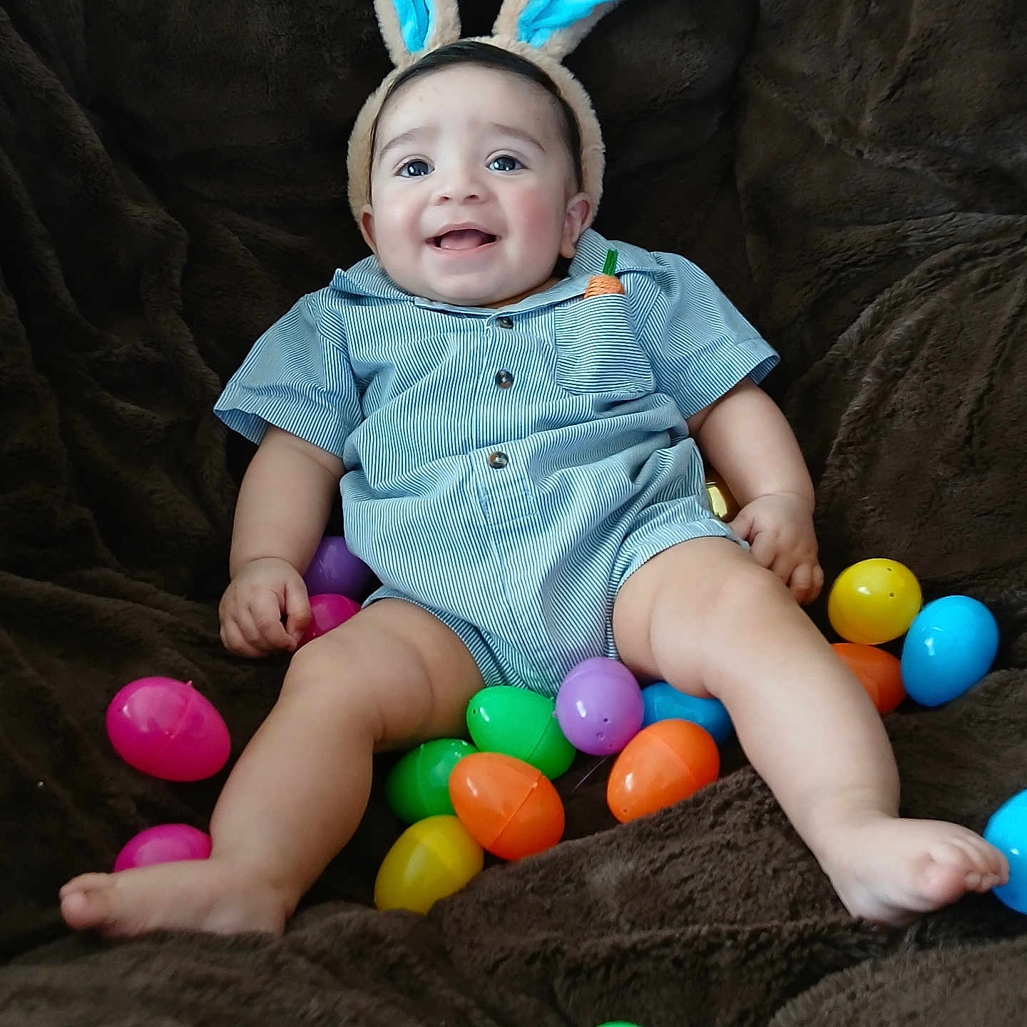 Solaire is registered to the contest to win money with this photo: baby, balloon, bodypart, clothing, couch, face, finger, food, furniture, hand, happy, hat, head, person, photography, portrait, sitting, smile, sphere, sweets