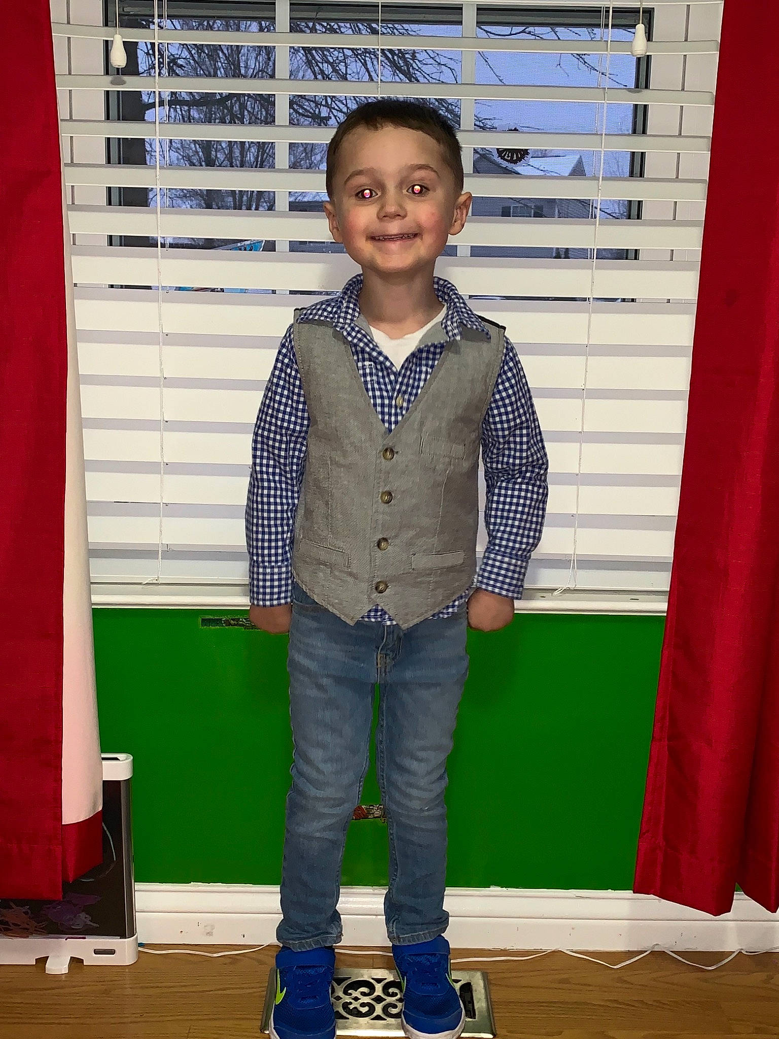 Franklin is registered to the contest to win money with this photo: child, child_model, denim, footwear, jeans, joy, outerwear, person, shoe, standing, t_shirt