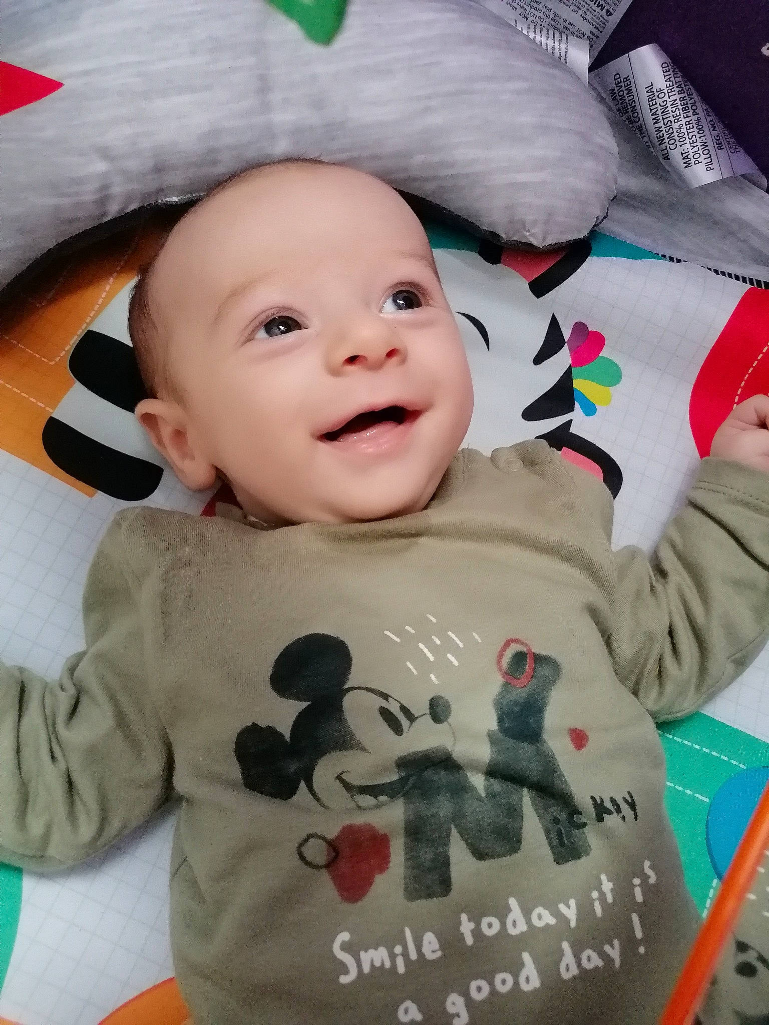 Evan participe au concours pour gagner de l'argent avec cette photo : baby, baby_toddler_clothing, cheek, cool, facial_expression, finger, happy, head, human, mammal, mouth, organ, outerwear, person, pink, product, sleeve, smile, t_shirt, textile