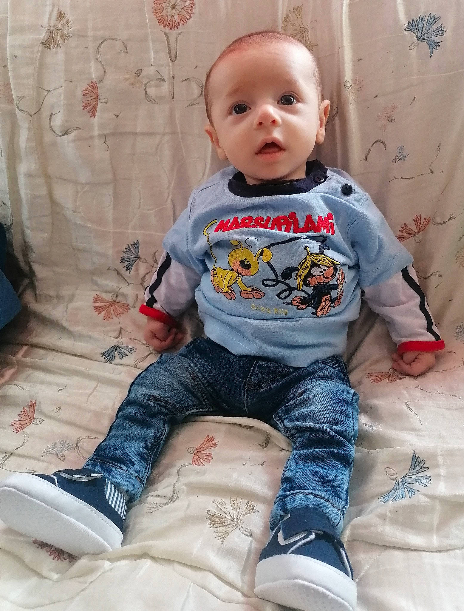 Evan participe au concours pour gagner de l'argent avec cette photo : baby, baby_toddler_clothing, beauty, cheek, child, comfort, happy, human, human_body, jeans, knee, person, pink, product, shoe, skin, sleeve, surprise, t_shirt, textile