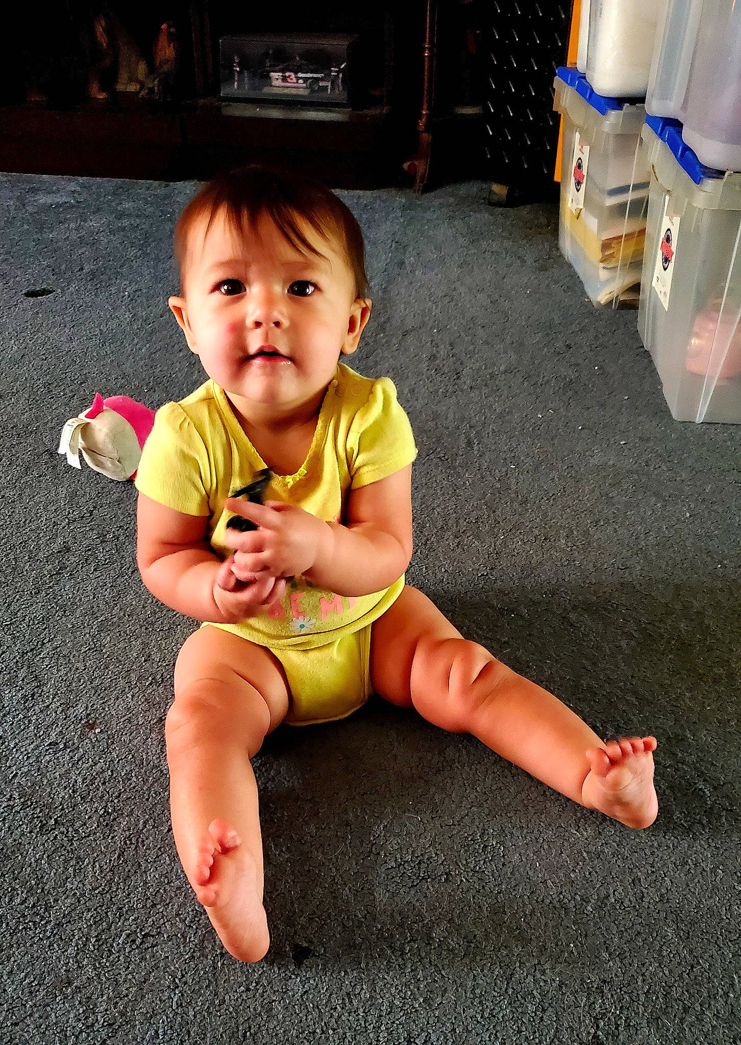 Lacey is registered to the contest to win money with this photo: baby, baby_toddler_clothing, barefoot, elbow, finger, floor, flooring, foot, fun, hand, human_leg, joint, knee, lap, person, shoulder, thigh, thumb, tire, toddler