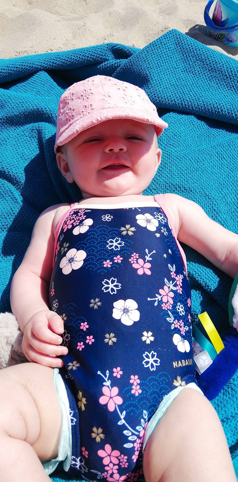 Line participe au concours pour gagner de l'argent avec cette photo : azure, baby, baby_toddler_clothing, blue, cap, child, facial_expression, finger, hand, headwear, organ, outerwear, person, photograph, pink, product, skin, sleeve, standing, textile