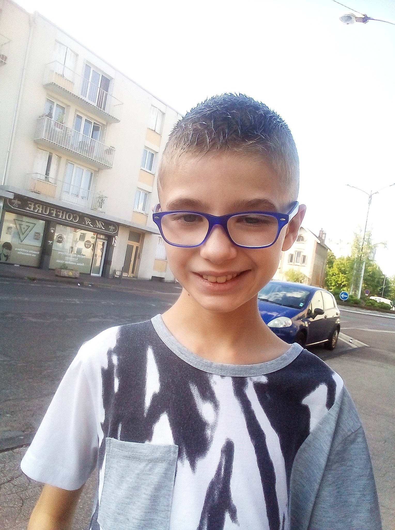Dylan a rejoint le concours — aidez-le/la à gagner de superbes lots ! black_hair, cool, eyewear, face, forehead, glasses, hair, hairstyle, joy, person, photography, smile, t_shirt