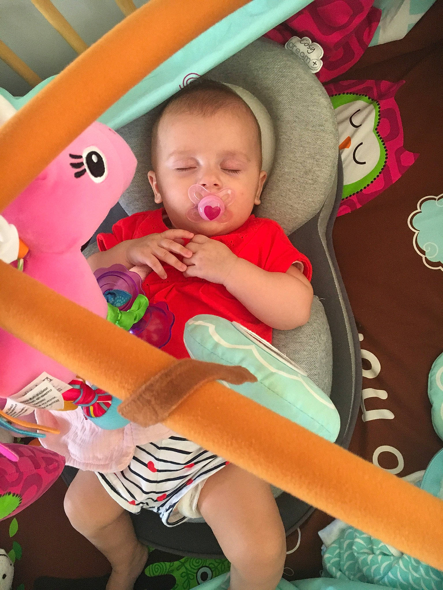 Zélie participe au concours pour gagner de l'argent avec cette photo : baby, baby_products, baby_toddler_clothing, comfort, facial_expression, finger, happy, iris, lap, leisure, mouth, organ, person, photograph, pink, skin, snapshot, textile, thigh, toddler