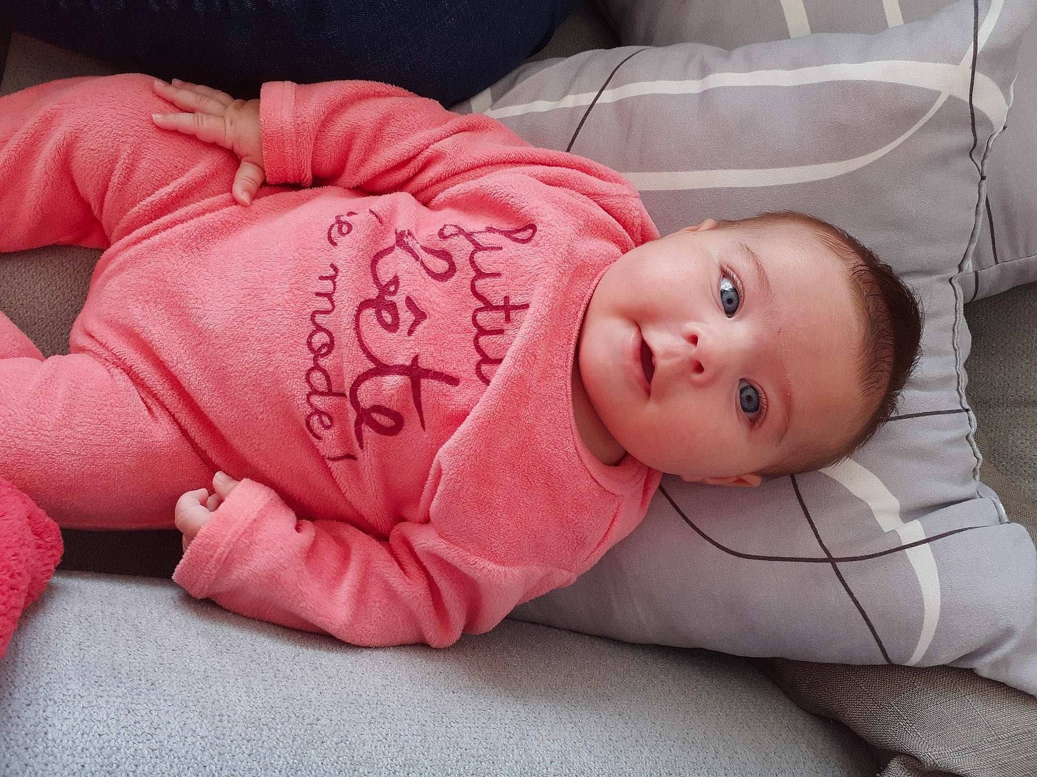 Yvana a rejoint le concours — aidez-le/la à gagner de superbes lots ! baby, baby_sleeping, bedtime, cheek, child, hand, head, lip, nap, person, pink, skin, sleep, toddler