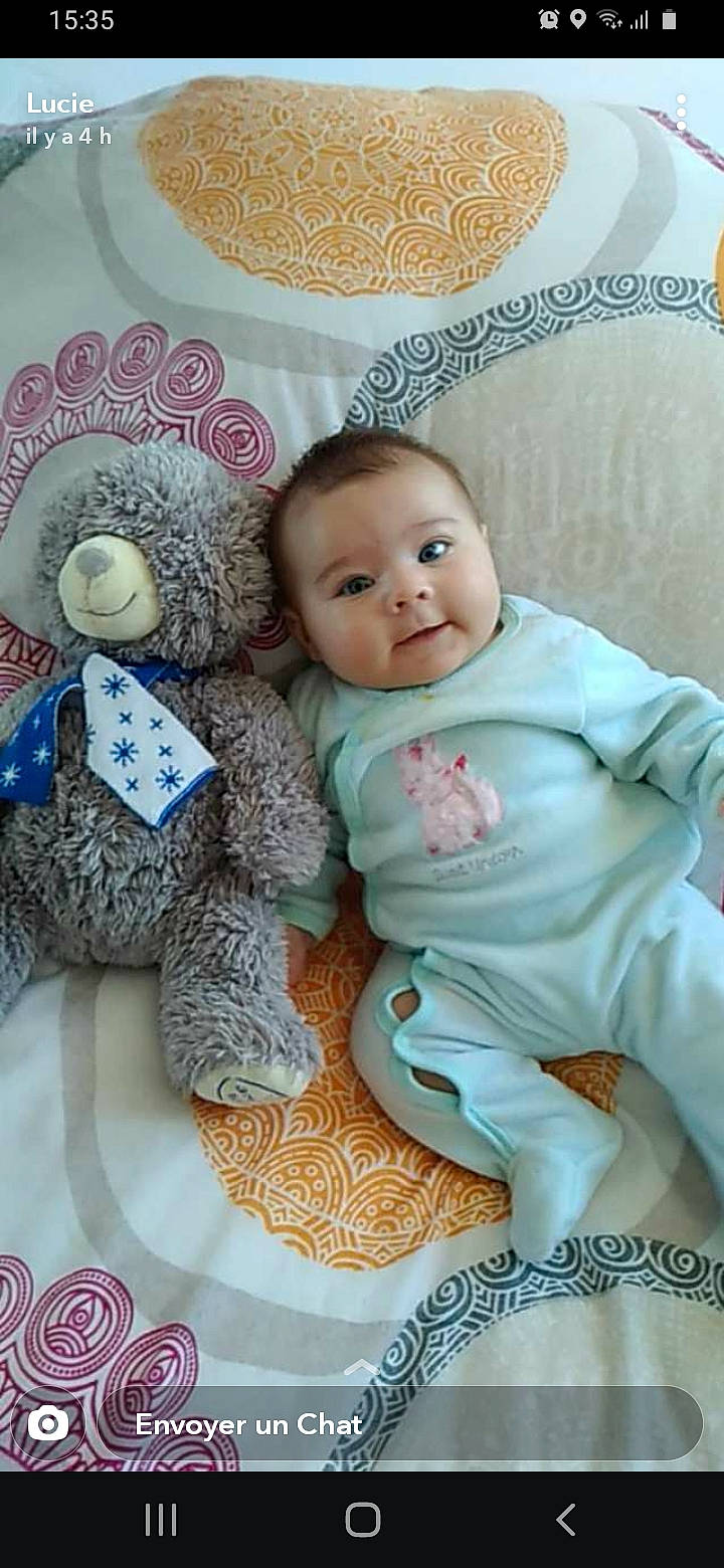 Yvana a rejoint le concours — aidez-le/la à gagner de superbes lots ! baby, baby_toddler_clothing, child, person, stuffed_toy, teddy_bear, toddler