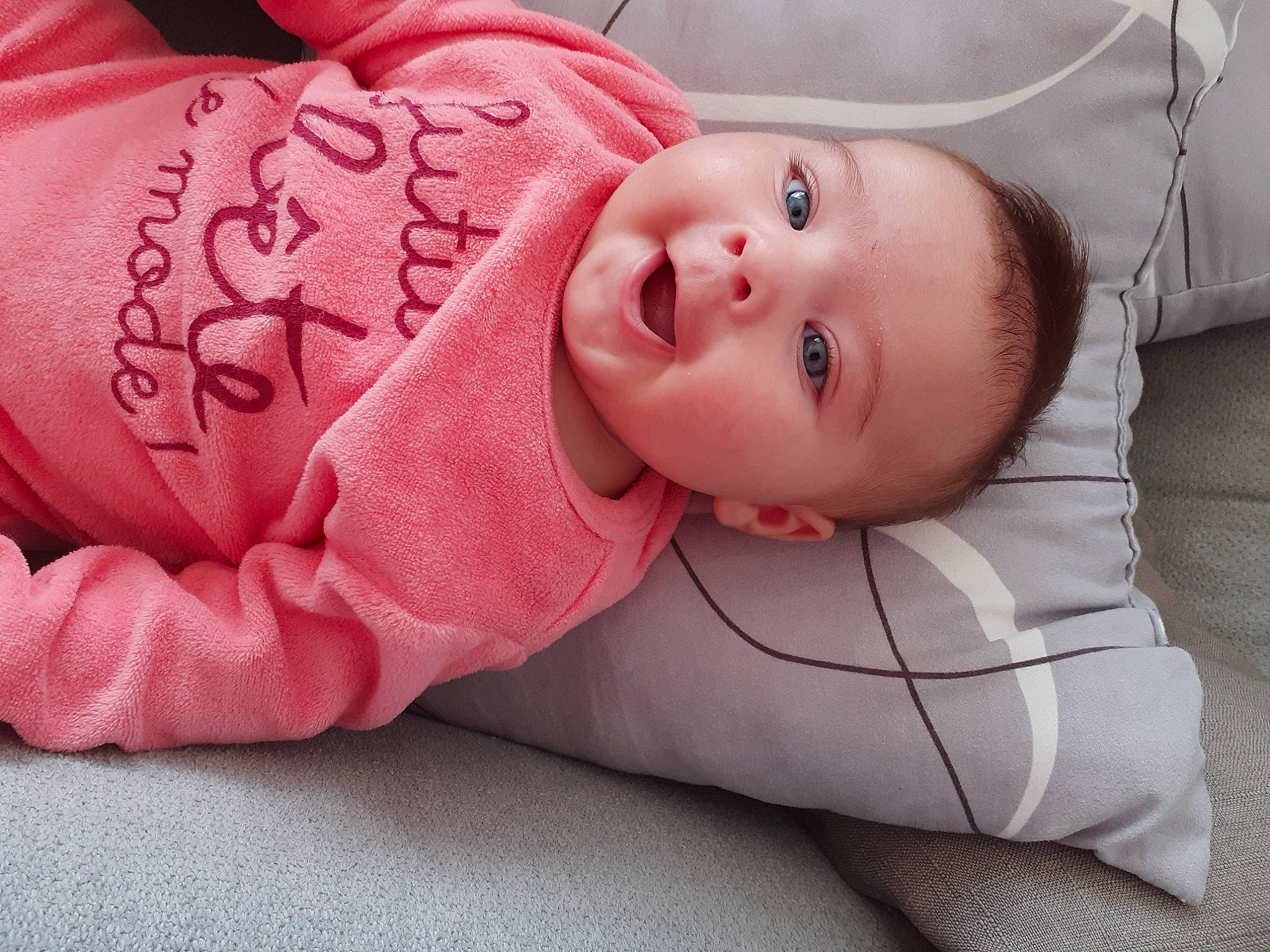 Yvana participe au concours pour gagner de l'argent avec cette photo : baby, baby_sleeping, bedtime, cheek, child, comfort, hand, head, lip, mouth, nose, person, pink, skin, toddler