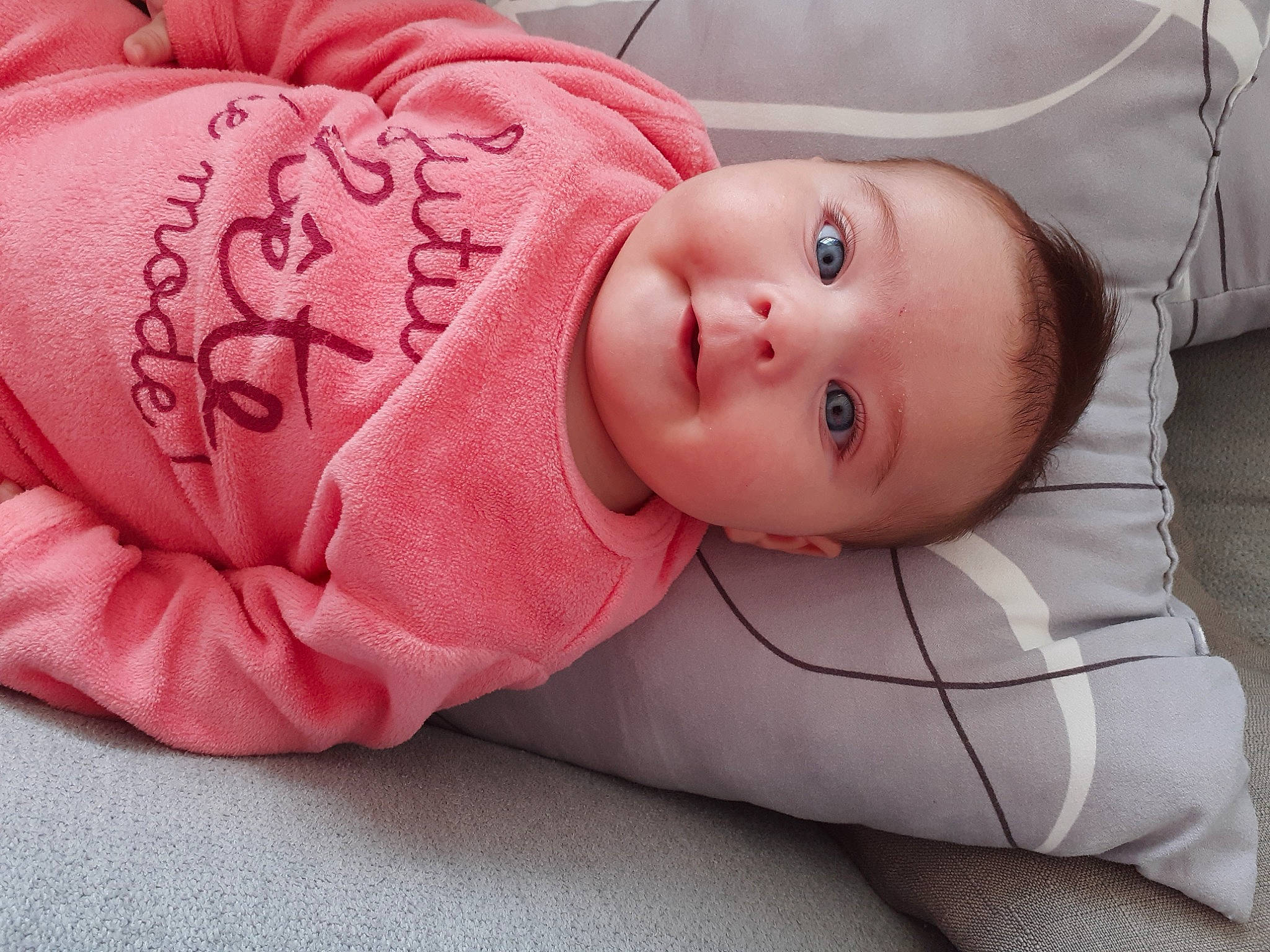 Yvana a rejoint le concours — aidez-le/la à gagner de superbes lots ! baby, baby_sleeping, bedtime, cheek, child, eye, face, head, lip, nose, person, pink, product, skin, textile, toddler