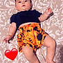 Arya participe au concours pour gagner de l'argent avec cette photo : baby, infant, child, headband, black_top, sunflower_shorts, patterned_blanket, lying_down, curious_expression, red_heart_emoji, cute, chubby_legs, indoors, soft_lighting, portrait, adorable, baby_fashion, colorful_clothing, comfort, casual
