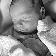Aymen a rejoint le concours — aidez-le/la à gagner de superbes lots ! baby, black_and_white, blanket, close_up, clothing, cozy, cute, face, head, infant, newborn, peaceful, portrait, quiet, resting, sleeping, soft_texture, tender, wrapped, young_child