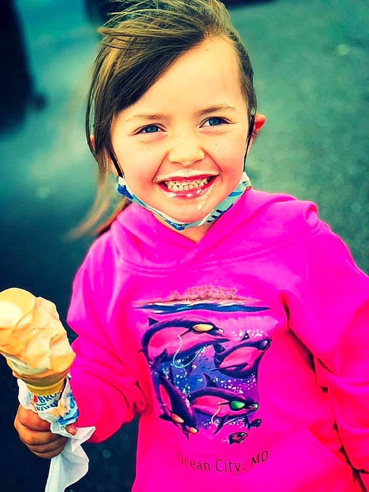 Annabelle is registered to the contest to win money with this photo: child, dondurma, electric_blue, eyelash, food, fun, gelato, gesture, glove, happy, ice_cream, ice_cream_cone, joy, magenta, person, pink, sleeve, smile, sorbetes, t_shirt