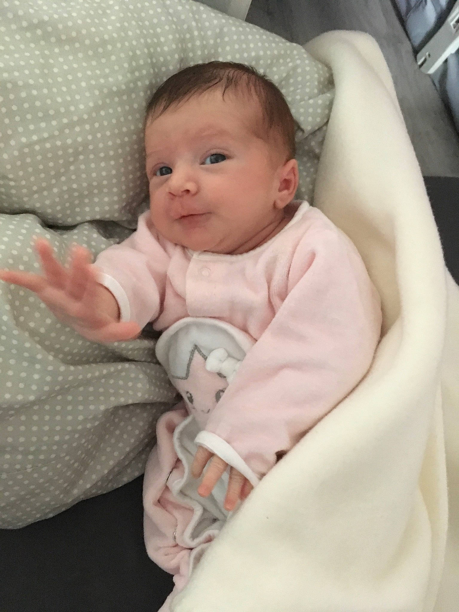 Manon participe au concours pour gagner de l'argent avec cette photo : baby_products, child, day, girl, infant, person, product, sitting, skin, textile, toddler