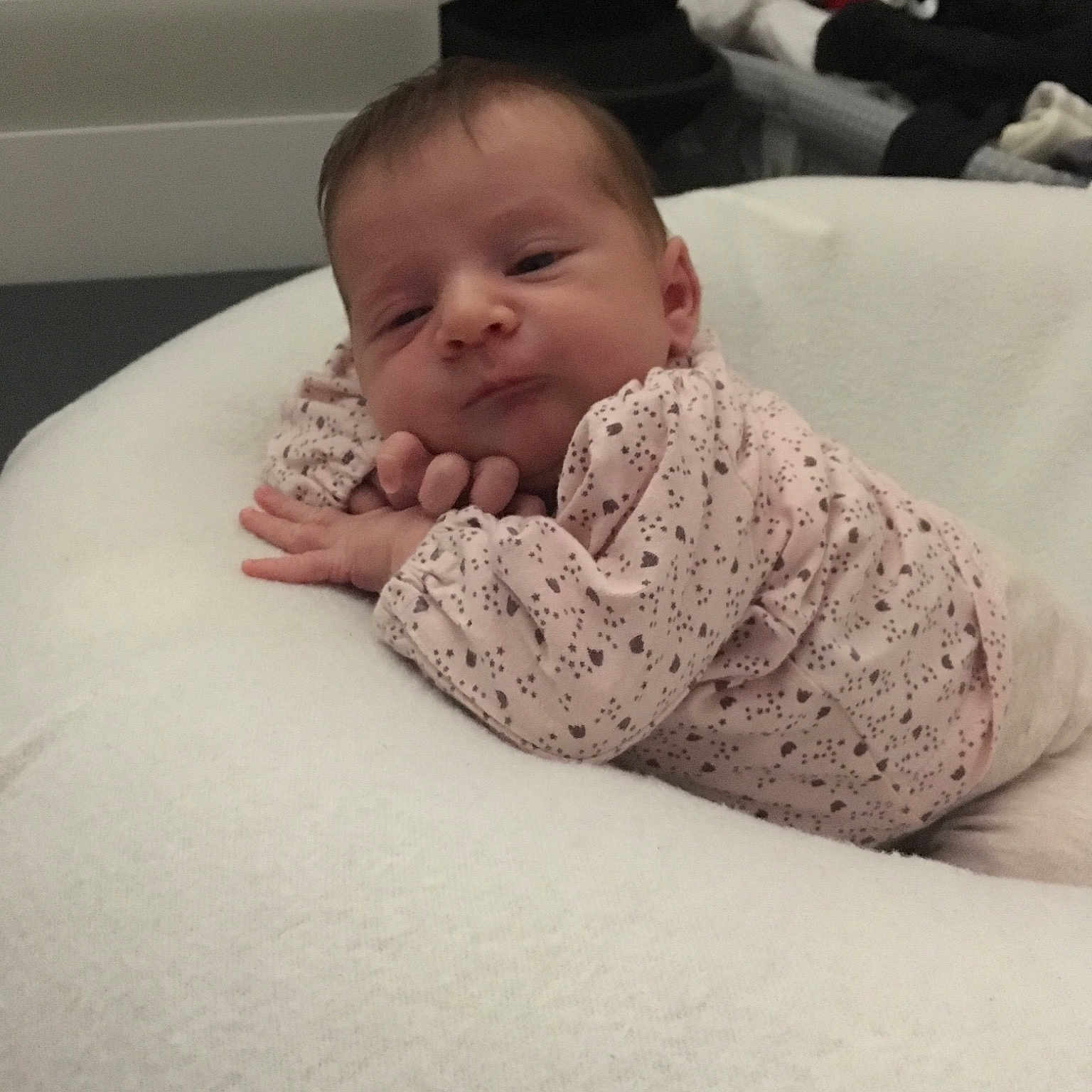 Manon participe au concours pour gagner de l'argent avec cette photo : arm, bed, bedtime, cheek, child, day, ear, girl, infant, nap, nose, person, product, sitting, skin, sleep, textile, toddler