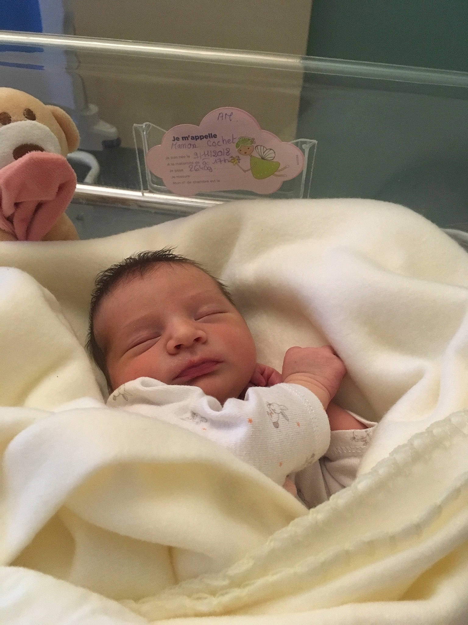 Manon participe au concours pour gagner de l'argent avec cette photo : baby_products, bed, bedtime, child, childbirth, girl, infant, infant_bed, person, product, skin, sleep, toddler