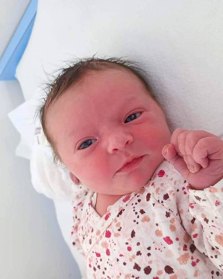 Elyana a rejoint le concours — aidez-le/la à gagner de superbes lots ! baby, baby_toddler_clothing, cheek, child, collar, comfort, eye, eyebrow, eyelash, happy, head, iris, linens, lip, mouth, nose, person, skin, sleeve, textile