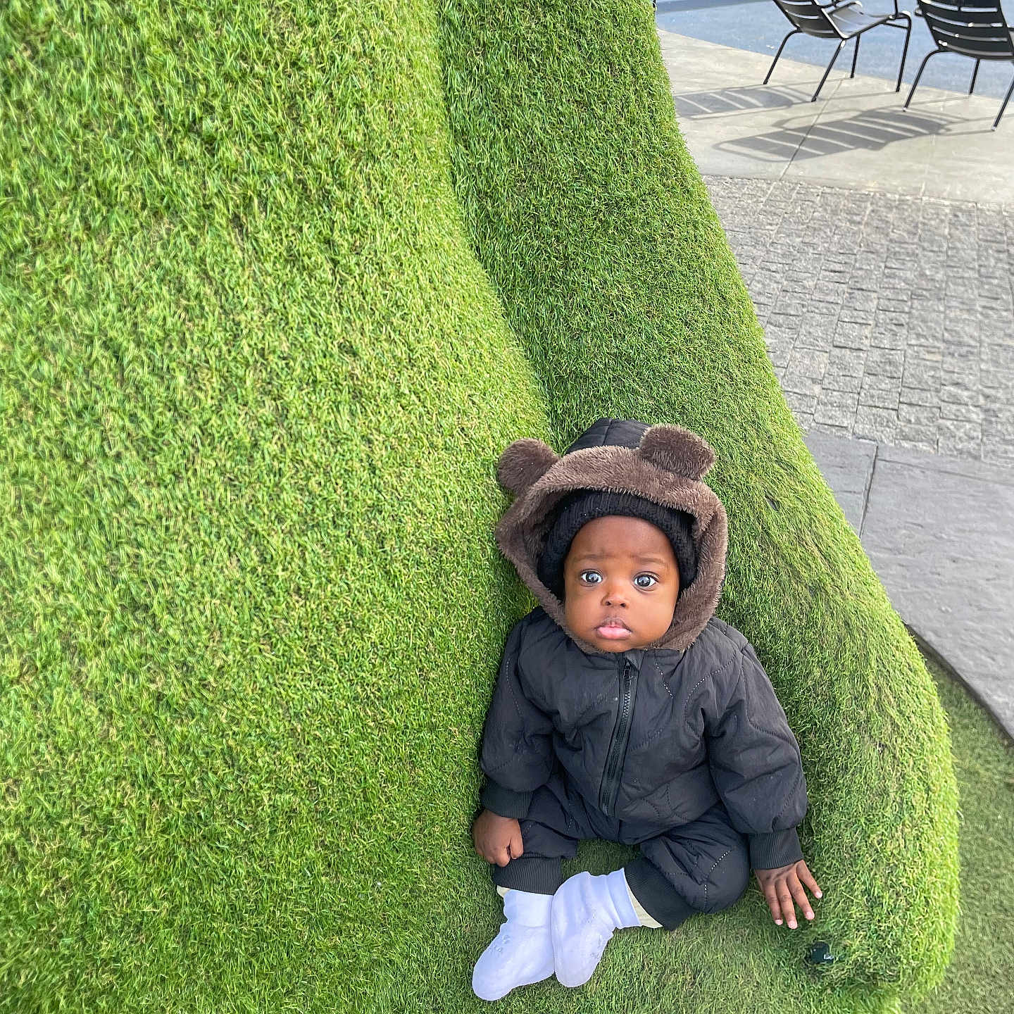 Kayron participe au concours pour gagner de l'argent avec cette photo : accessories, baby, chair, clothing, coat, face, furniture, grass, hat, head, hood, jacket, nature, outdoors, park, person, photography, plant, portrait, sitting