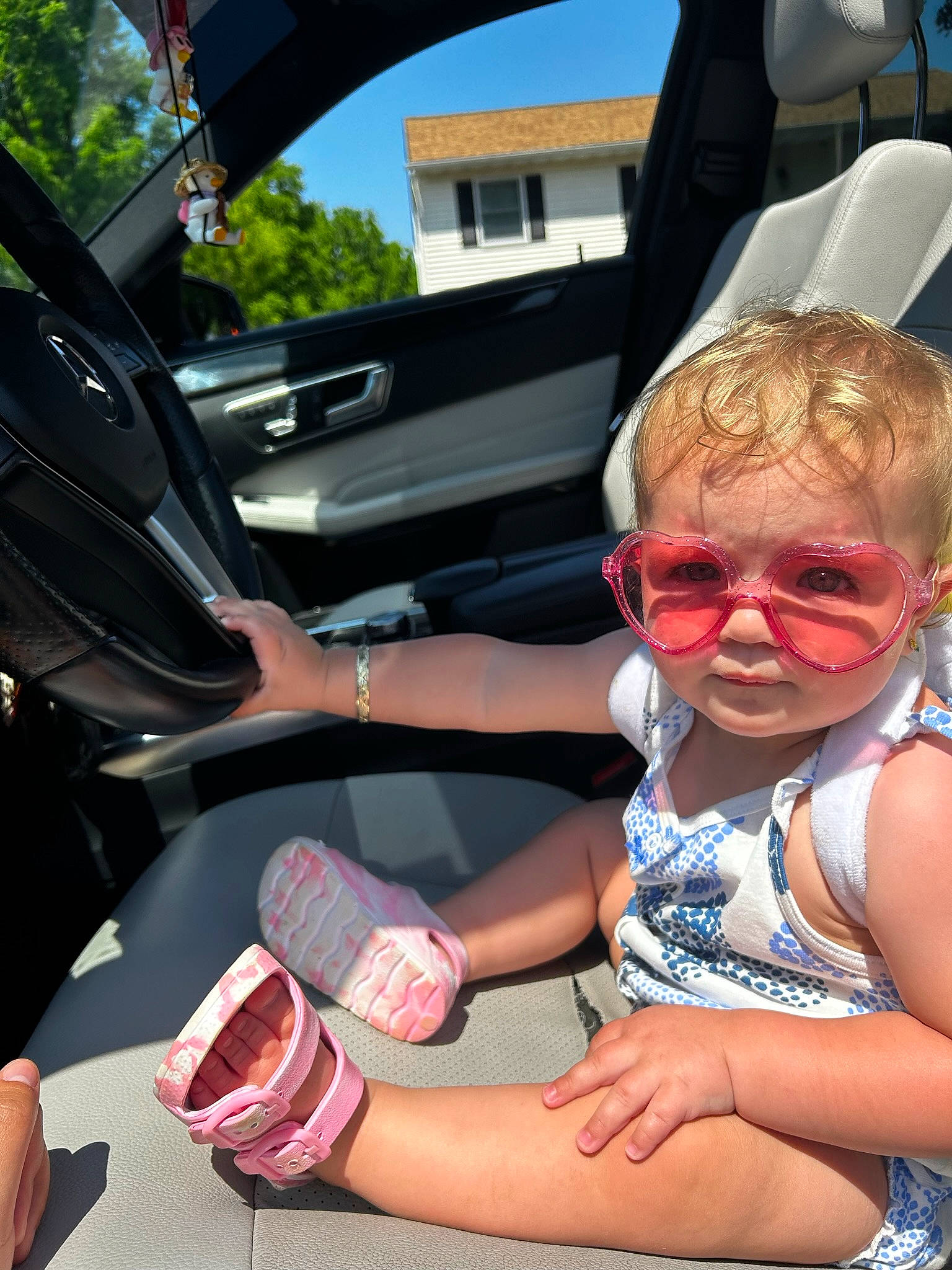 Aurora is registered to the contest to win money with this photo: auto_part, automotive_design, automotive_exterior, car, car_seat, car_seat_cover, eyewear, family_car, goggles, head_restraint, human_leg, motor_vehicle, person, personal_luxury_car, sky, steering_wheel, sunglasses, vehicle, vehicle_door, vision_care