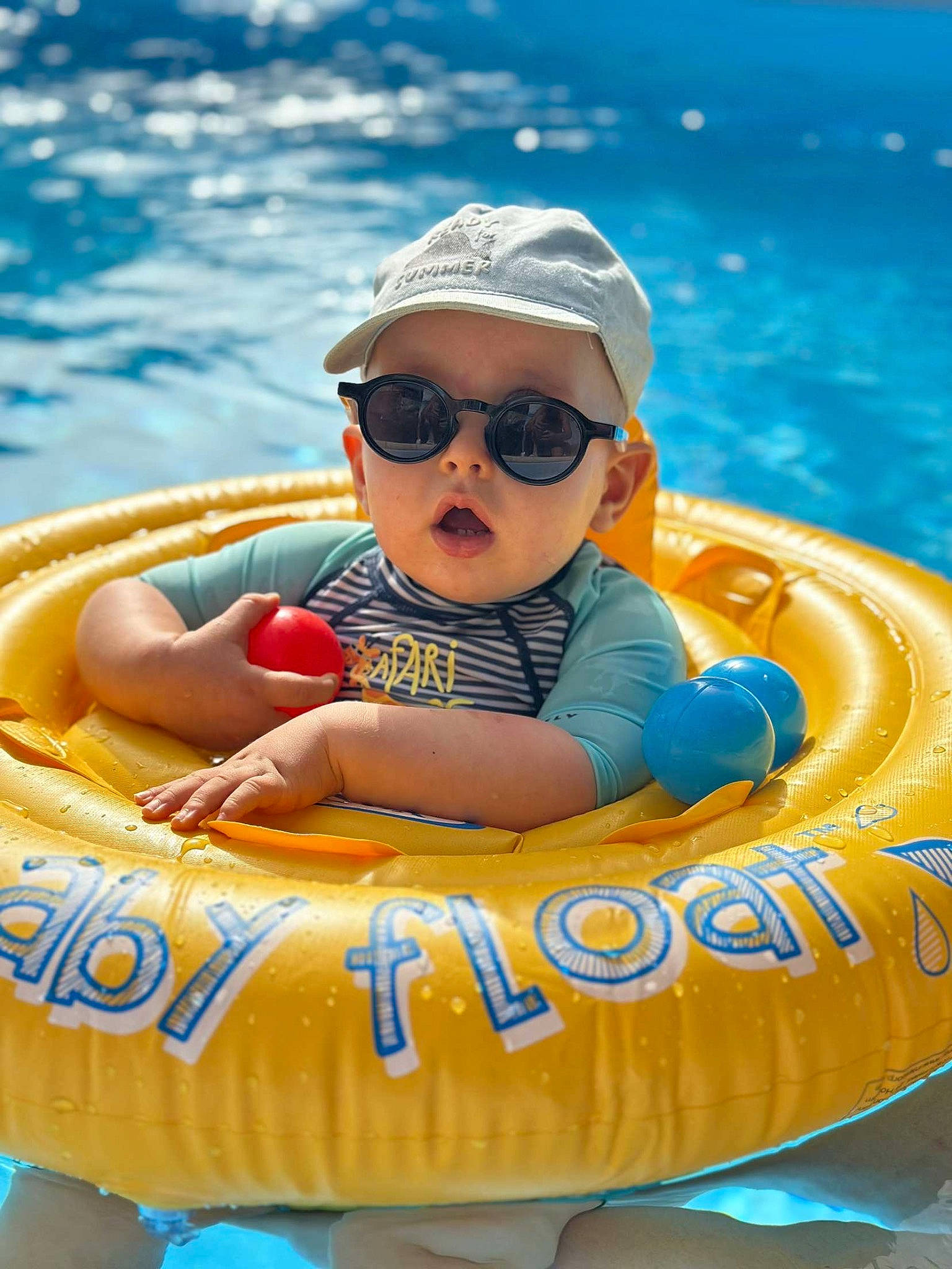 Maylone a rejoint le concours — aidez-le/la à gagner de superbes lots ! aqua, azure, baby, baby_float, baby_toddler_clothing, cap, child, eyewear, fun, goggles, happy, hat, headwear, leisure, person, personal_protective_equipment, recreation, summer, sunglasses, toddler
