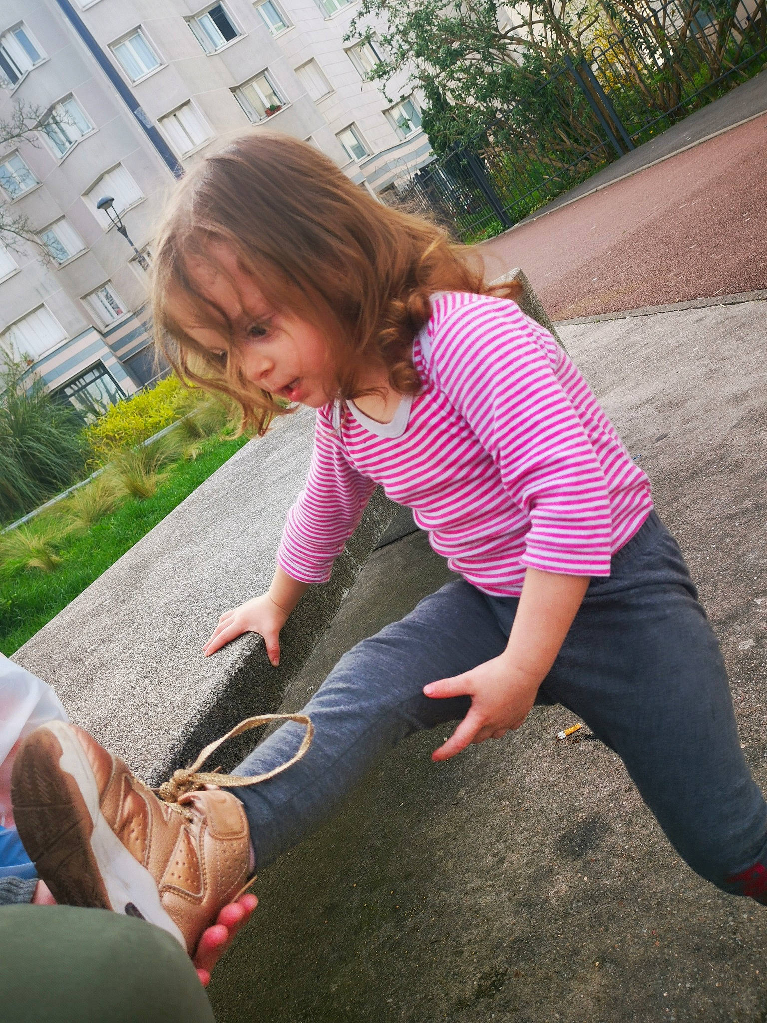 Alena a rejoint le concours — aidez-le/la à gagner de superbes lots ! child, grass, hand, leaf, leg, leisure, person, plant, play, summer, tree, vacation