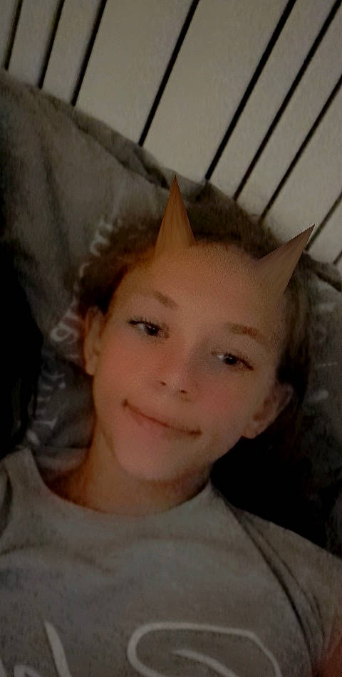 Clara a rejoint le concours — aidez-le/la à gagner de superbes lots ! bangs, cheek, chest, ear, eyelash, fur, hair_coloring, happy, iris, jaw, joy, person, portrait_photography, selfie, smile, t_shirt, whiskers