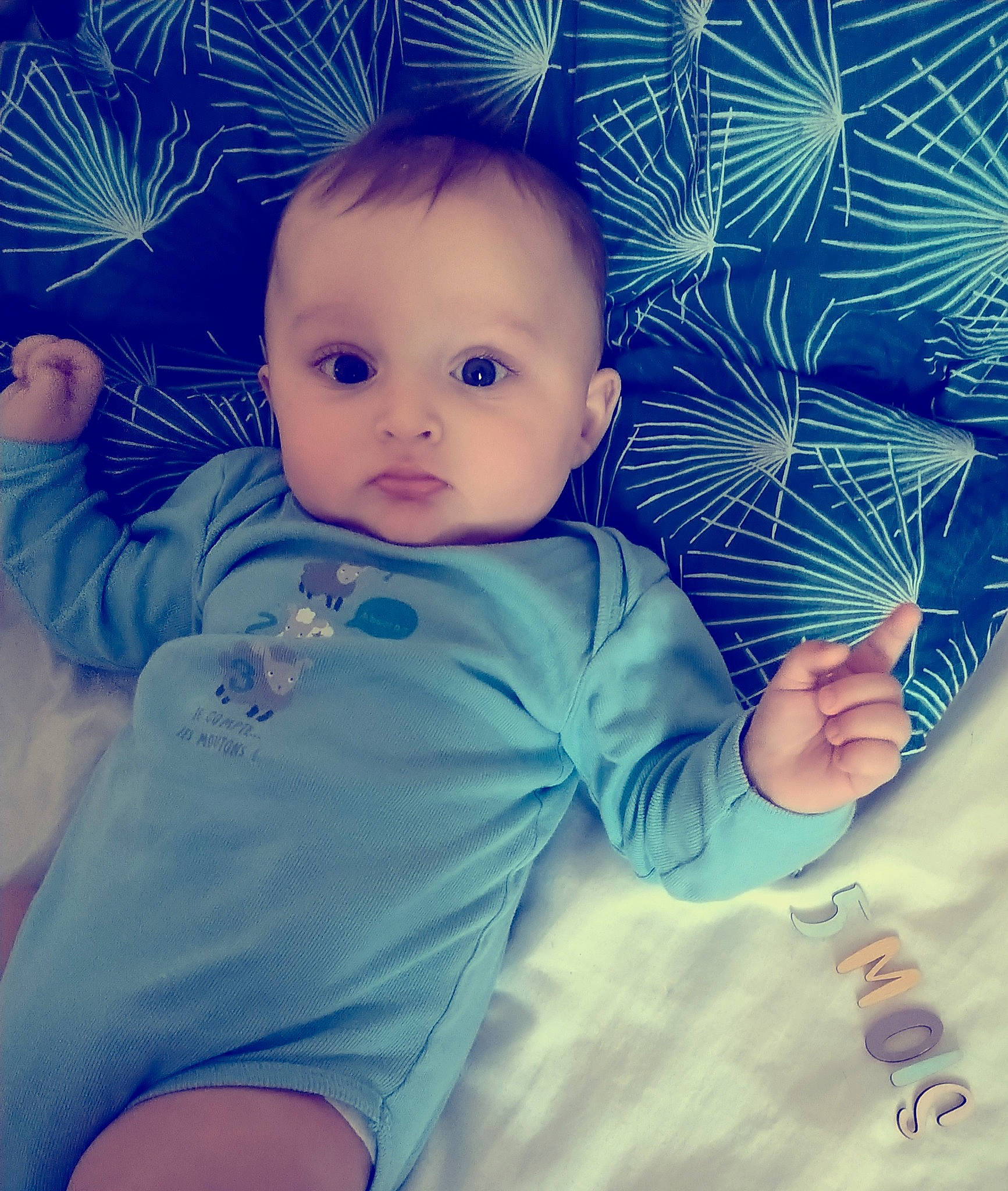 Raphaël a rejoint le concours — aidez-le/la à gagner de superbes lots ! arm, azure, baby_toddler_clothing, blue, cheek, eye, face, facial_expression, hairstyle, hand, happy, human, human_body, iris, nose, person, product, skin, sleeve, standing