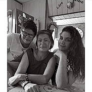 Claire a rejoint le concours — aidez-le/la à gagner de superbes lots ! beauty, black, black_and_white, cool, face, facial_expression, friendship, fun, happy, human, leg, monochrome, monochrome_photography, people, photograph, photography, selfie, smile, snapshot, white