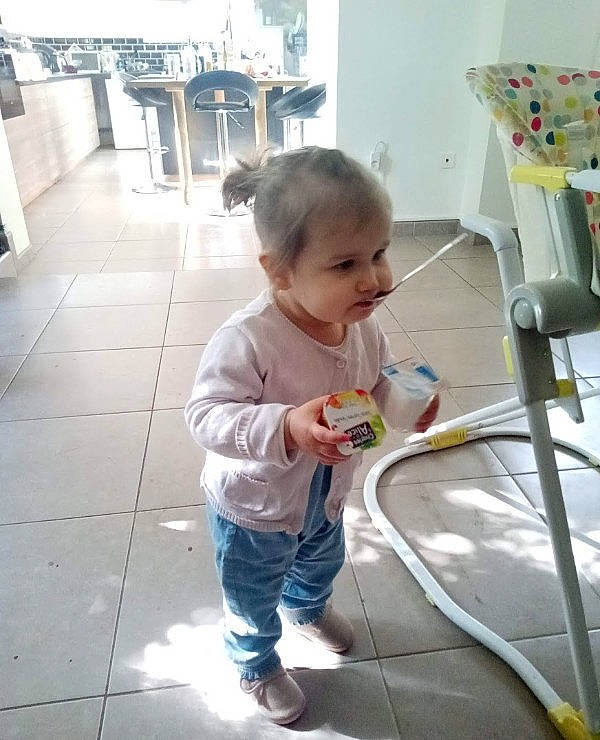 Elena participe au concours pour gagner de l'argent avec cette photo : baby, child, person, play, toddler