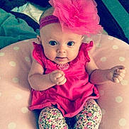 Hannah is registered to the contest to win money with this photo: