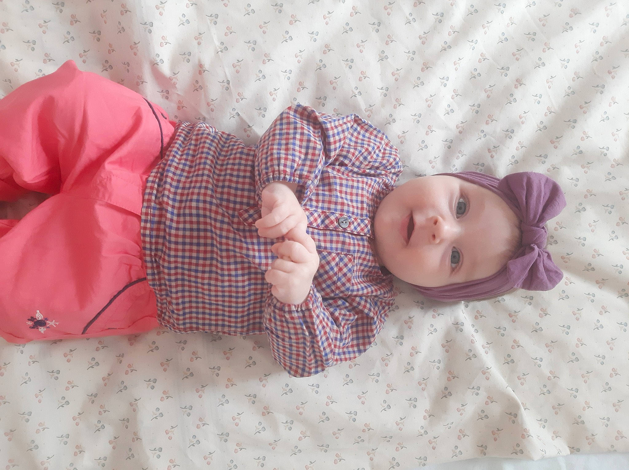 Clara participe au concours pour gagner de l'argent avec cette photo : baby, bedtime, child, headwear, person, pink, toddler