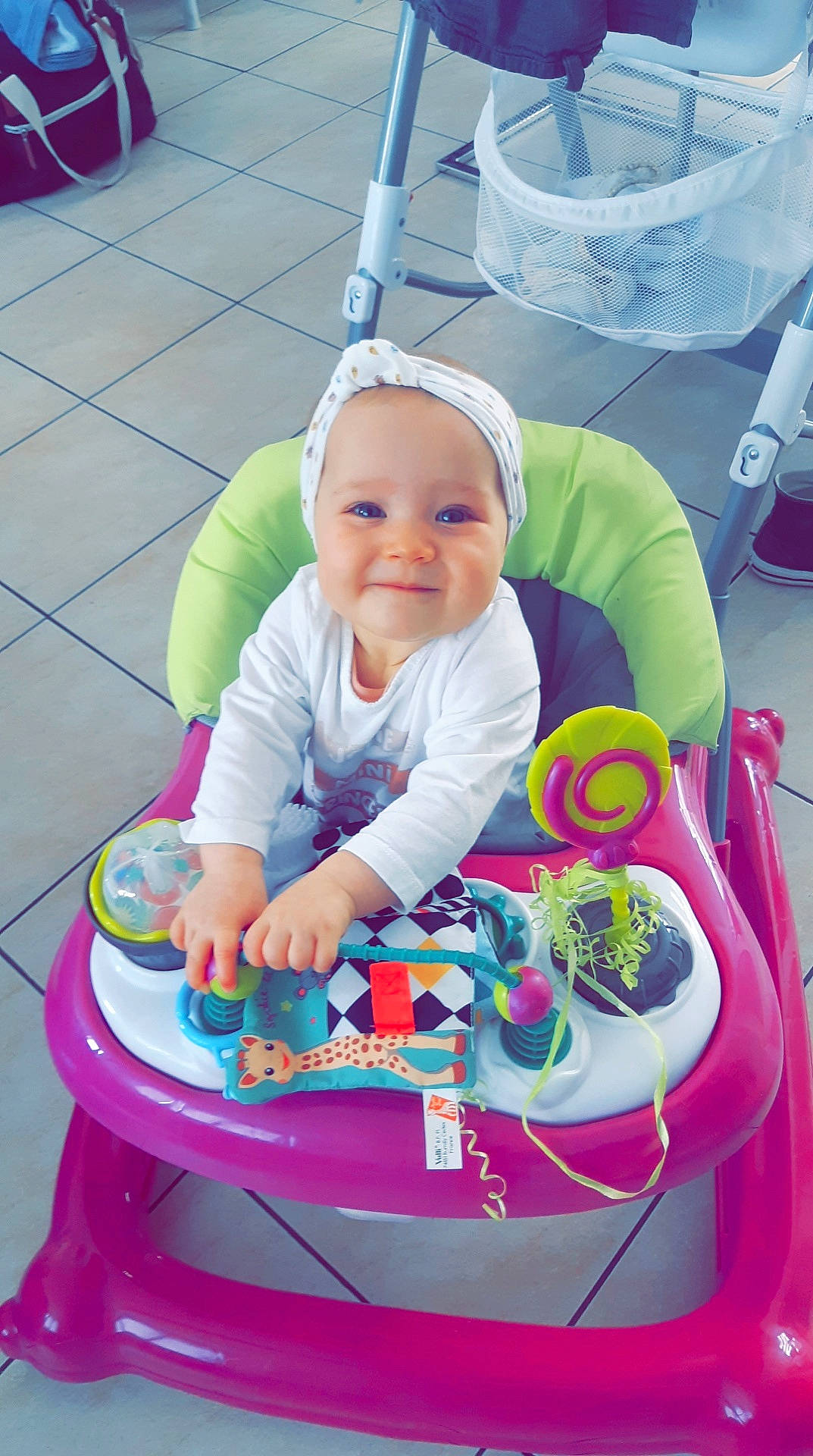 Emma a rejoint le concours — aidez-le/la à gagner de superbes lots ! baby, child, fun, joy, person, play, playset, toddler, toy