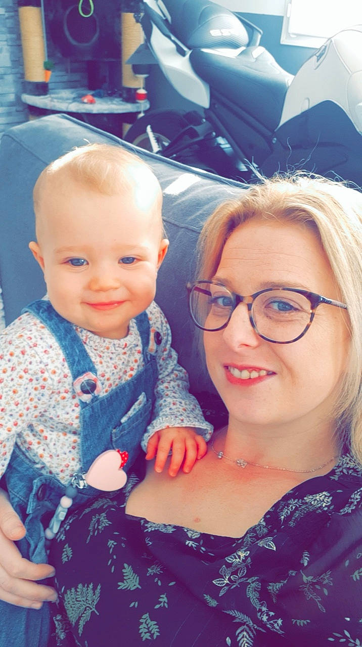 Emma participe au concours pour gagner de l'argent avec cette photo : baby, blond, cheek, child, ear, eye, eyewear, face, fun, glasses, head, iris, joy, lip, nose, people, person, photography, skin, smile