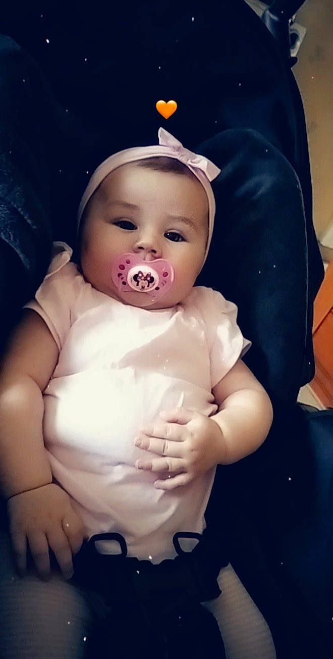 Louna a rejoint le concours — aidez-le/la à gagner de superbes lots ! arm, baby, cheek, child, eye, face, facial_expression, finger, hand, happy, head, lip, mouth, nose, person, photography, product, skin, smile, toddler