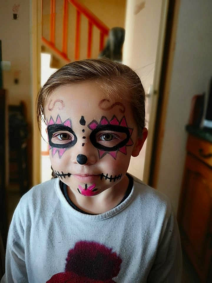 Shelsy a rejoint le concours — aidez-le/la à gagner de superbes lots ! cheek, child, face, girl, head, mask, masque, nose, person, product, skin, smile