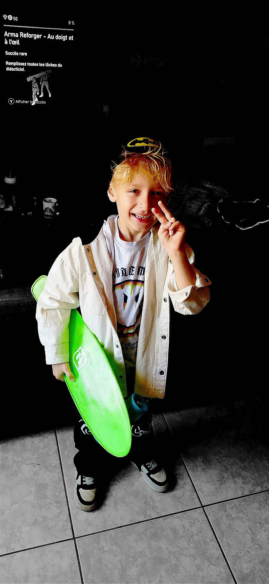 Sven a rejoint le concours — aidez-le/la à gagner de superbes lots ! child, costume, event, fashion_accessory, fashion_design, flash_photography, formal_wear, fun, glove, happy, hat, joy, person, personal_protective_equipment, recreation, shoe, smile, sneakers, sports_equipment, sportswear