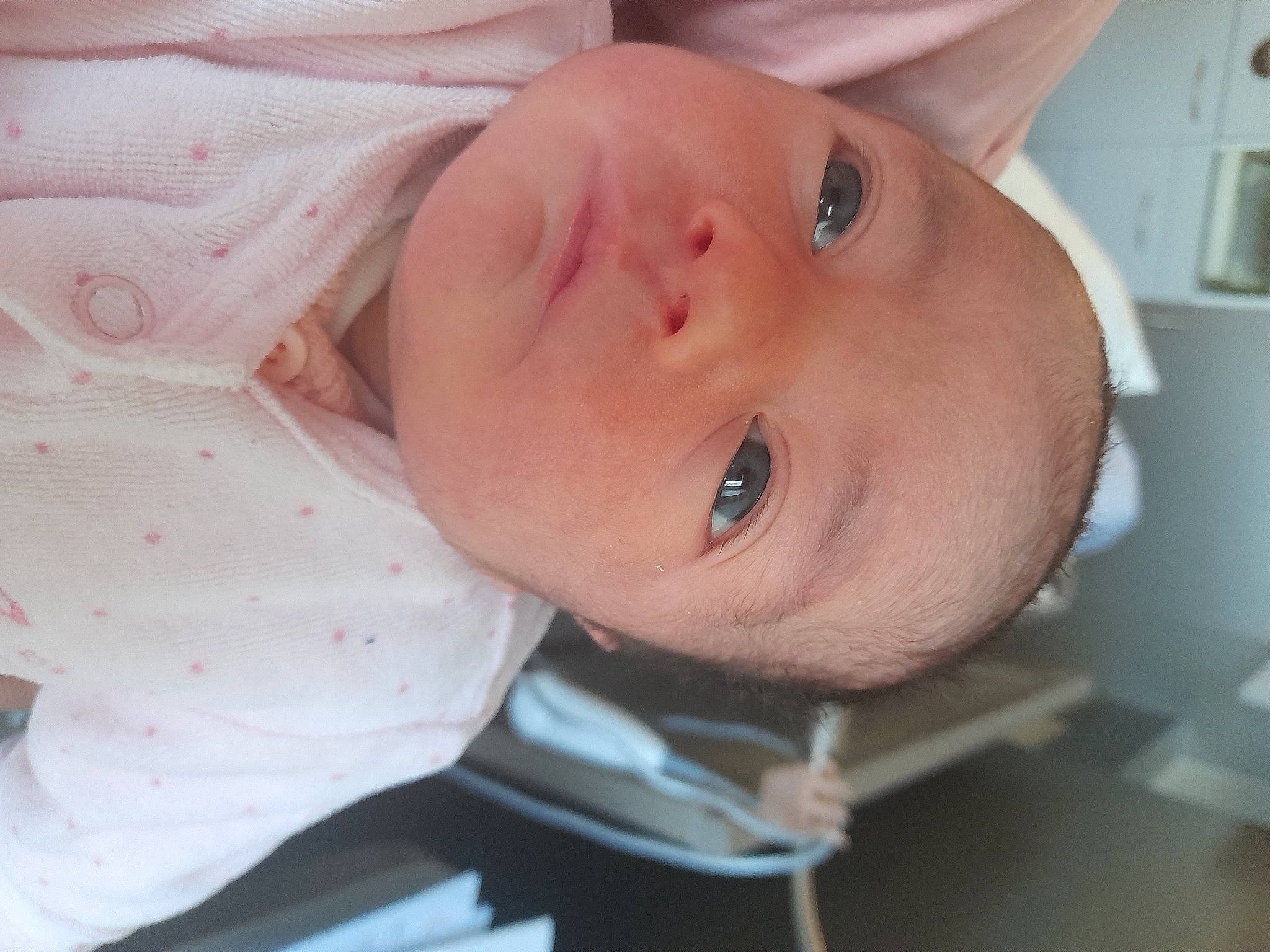 Esmée a rejoint le concours — aidez-le/la à gagner de superbes lots ! baby, baby_products, baby_toddler_clothing, cheek, child, chin, eye, eyelash, home_appliance, human_body, iris, kitchen_appliance, lip, microwave_oven, mouth, nose, person, skin, sleeve, smile