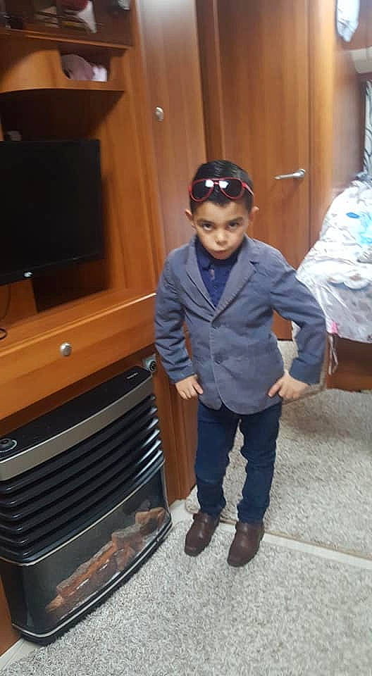 Messon a rejoint le concours — aidez-le/la à gagner de superbes lots ! cool, denim, leg, person, shoe