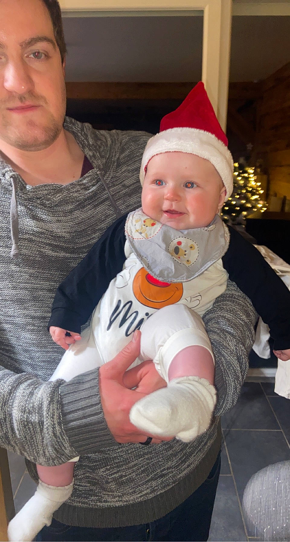 Ohana participe au concours pour gagner de l'argent avec cette photo : arm, baby, cap, child, christmas_ornament, clothing, comfort, finger, fun, hand, happy, hat, headgear, headwear, human_body, lap, person, santa_claus, sleeve, standing