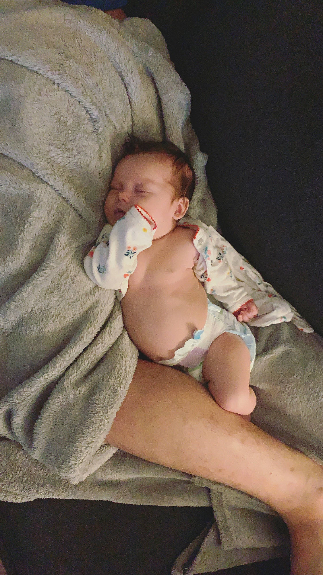 Milena is registered to the contest to win money with this photo: baby, child, leg, person, toddler