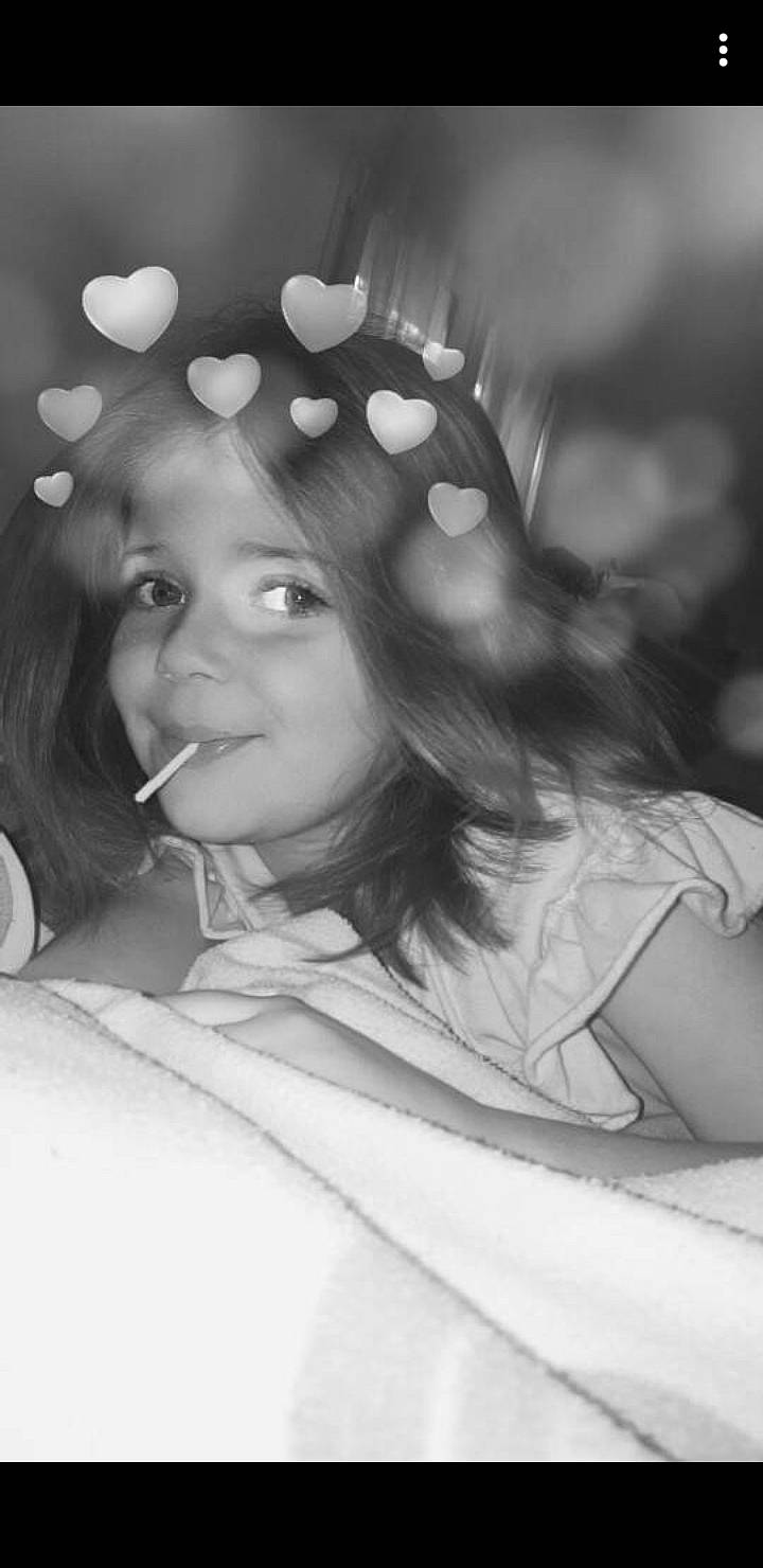 Beatriz participe au concours pour gagner de l'argent avec cette photo : beauty, black_and_white, child, eye, face, facial_expression, forehead, fun, hair, head, joy, lip, monochrome, monochrome_photography, nose, person, photograph, photography, portrait, smile