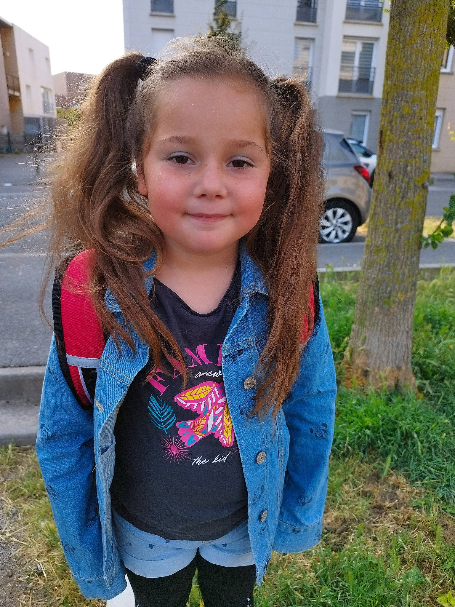 Lena a rejoint le concours — aidez-le/la à gagner de superbes lots ! blond, brown_hair, denim, electric_blue, fun, grass, hair, happy, head, iris, jewellery, joy, leisure, long_hair, neck, person, plant, recreation, sleeve, smile